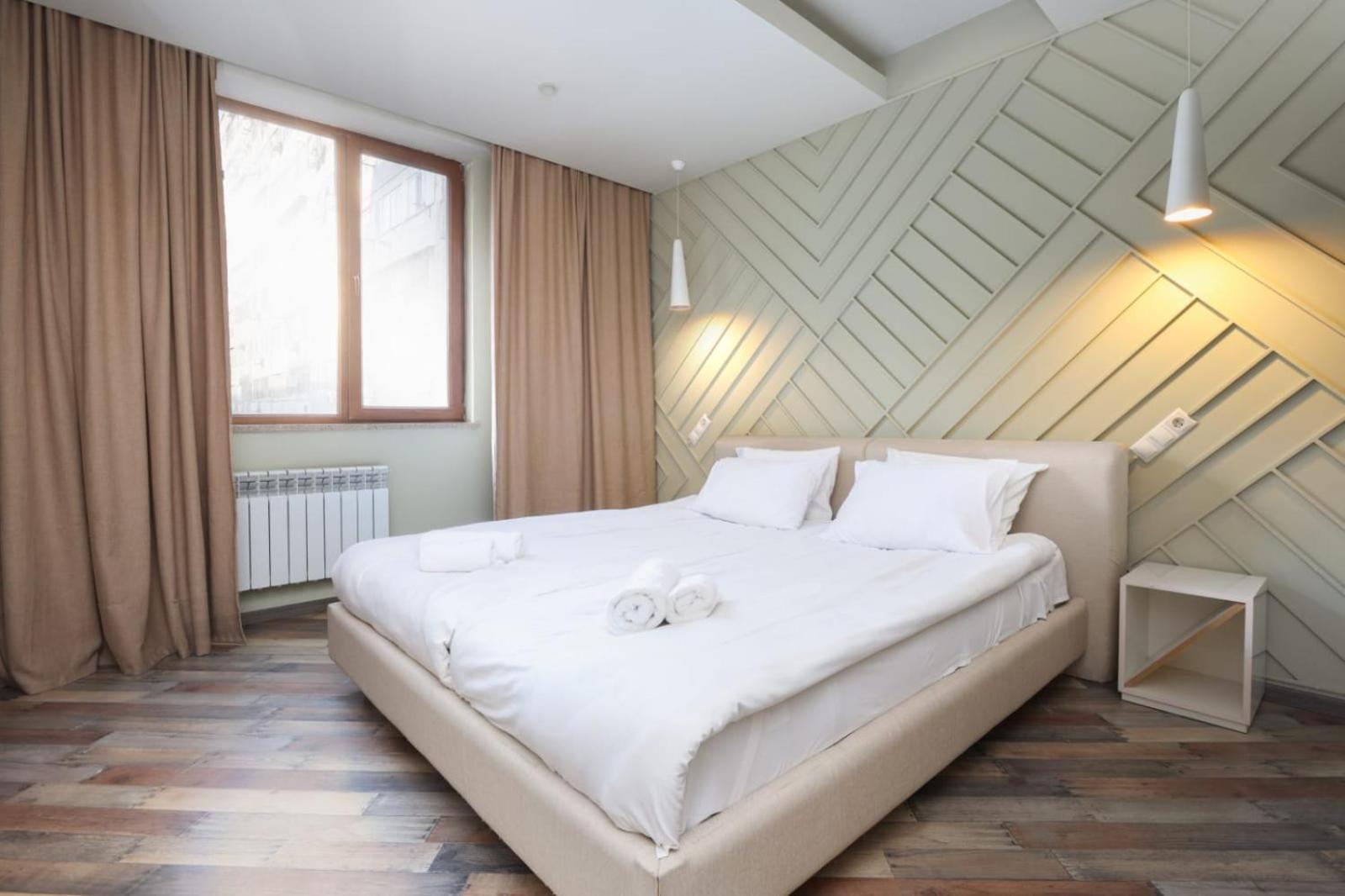 Stylish 2 Bedroom near Seasons park