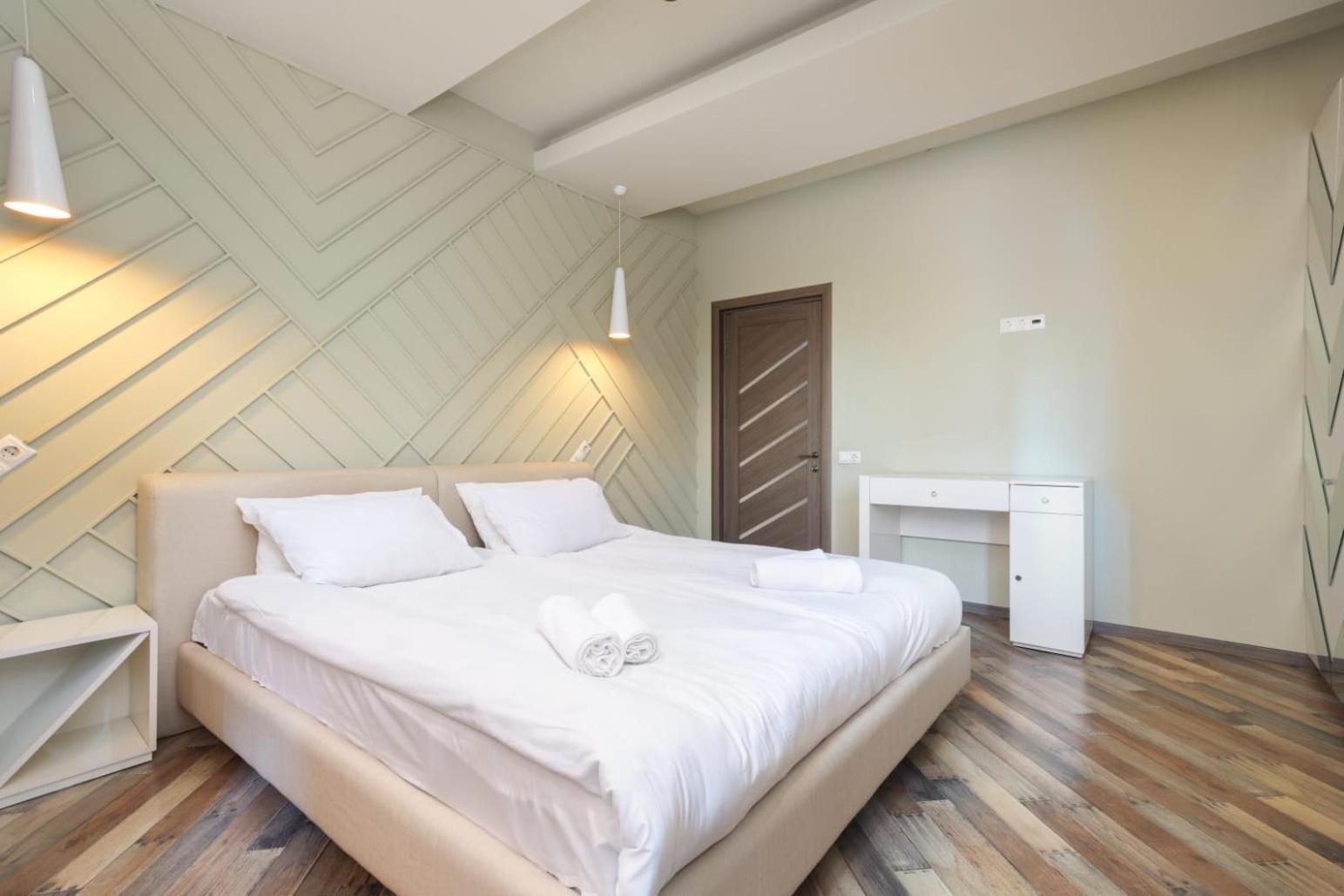 Stylish 2 Bedroom near Seasons park