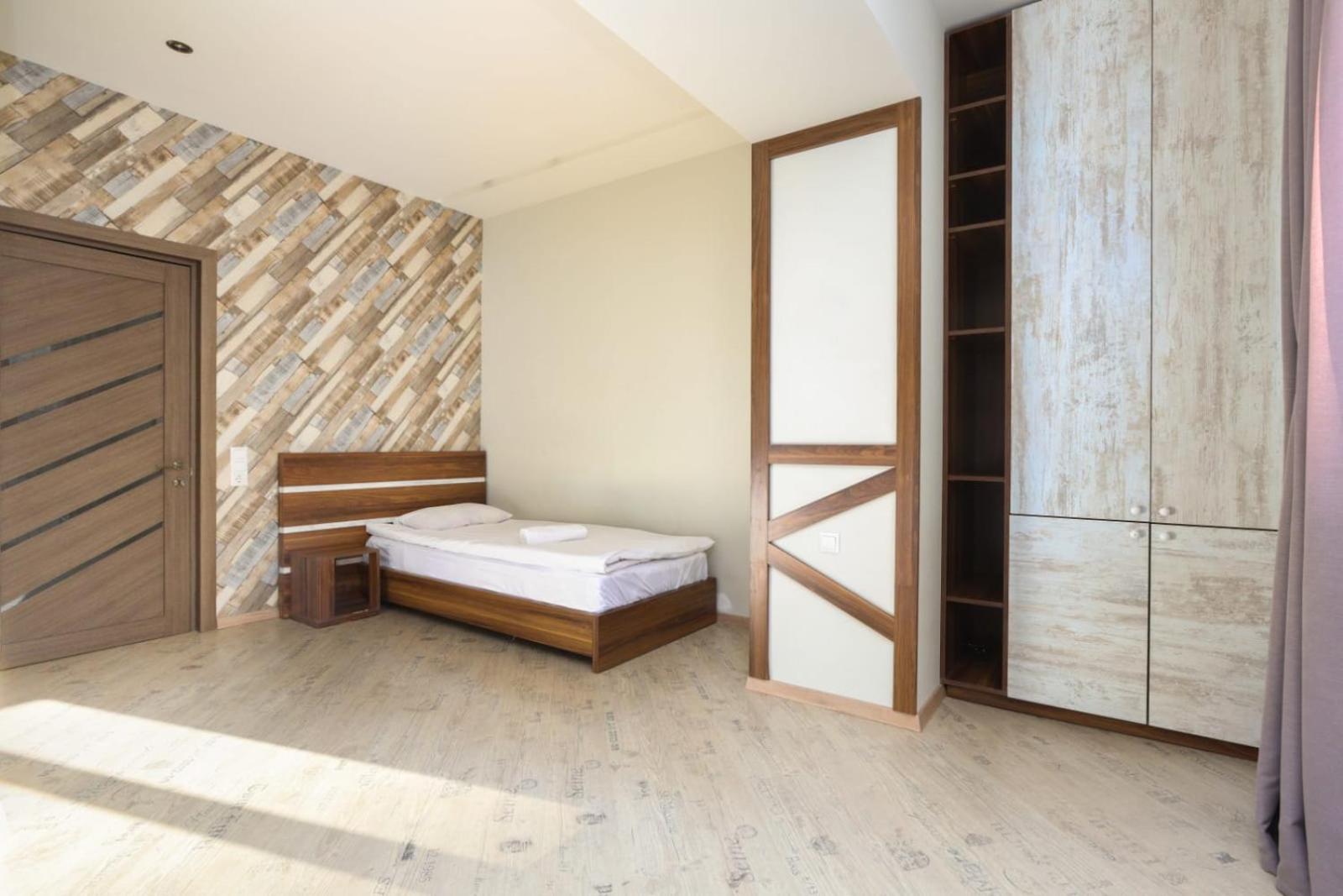Stylish 2 Bedroom near Seasons park