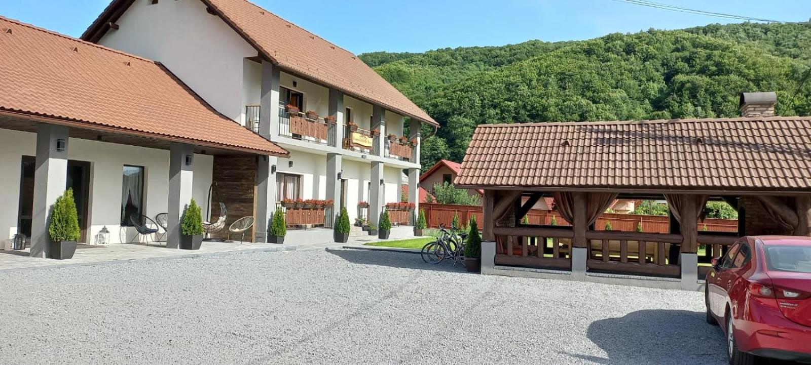 Constantin Panzió view 3