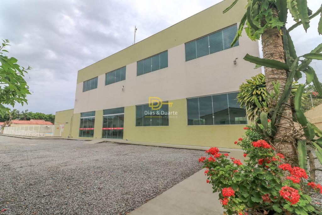 Casa 3 quartos em condomínio com áreas de lazer