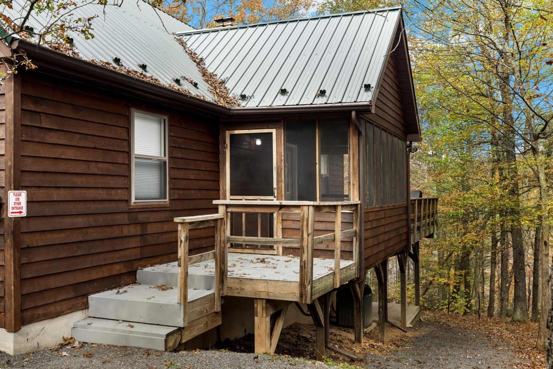 Hot Tub, Deck, Grill, Fire Pit, Game Room & WiFi view 3