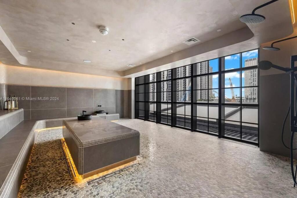 601 Residences High Floor 1BR Downtown Miami