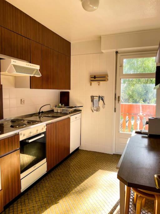 Magnifique appartement avec piscine, balcon et vue