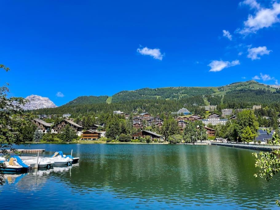 Magnifique appartement avec piscine, balcon et vue