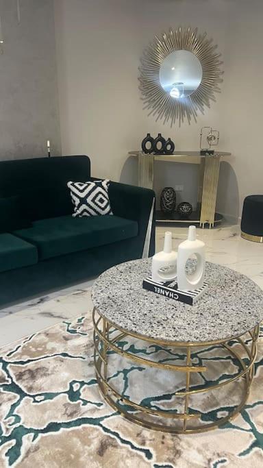 Roxy Square Apartment