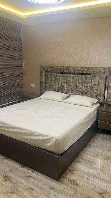Roxy Square Apartment