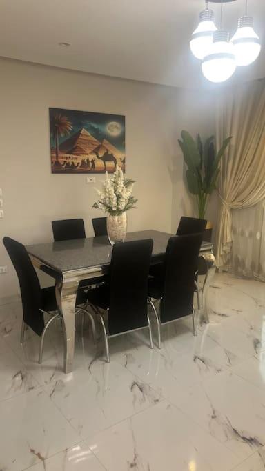 Roxy Square Apartment