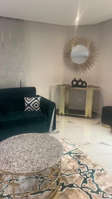 Roxy Square Apartment