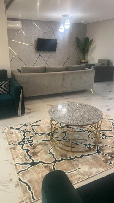 Roxy Square Apartment