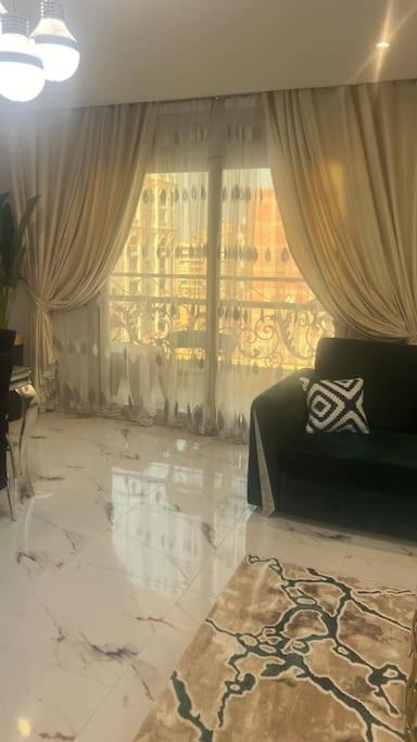 Roxy Square Apartment