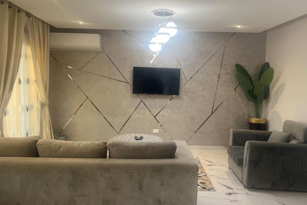 Roxy Square Apartment