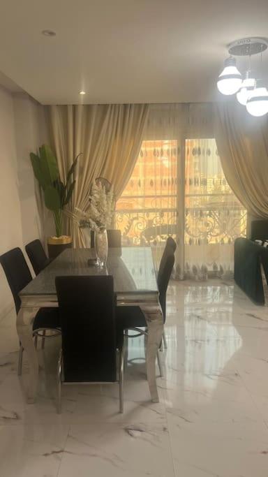 Roxy Square Apartment