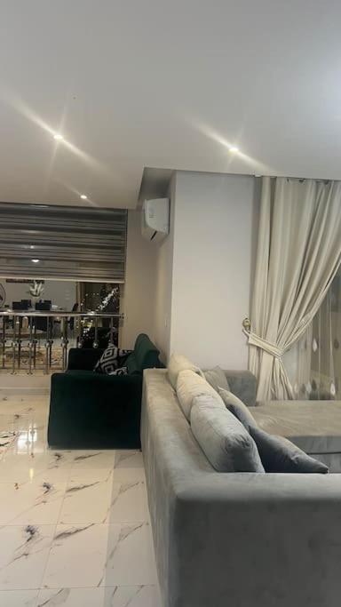 Roxy Square Apartment