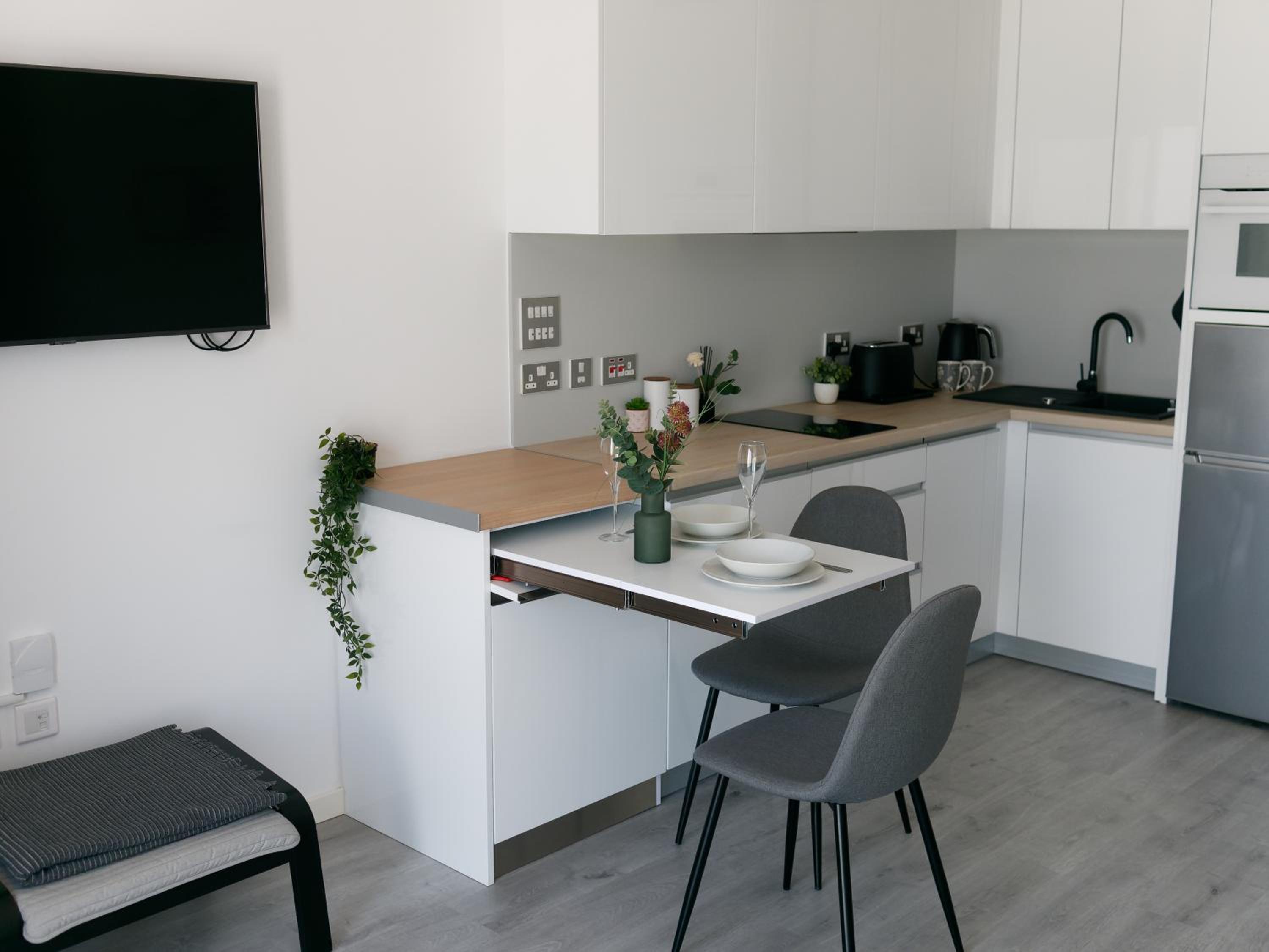 New CP High floor luxury studio with runway and sea view view 4