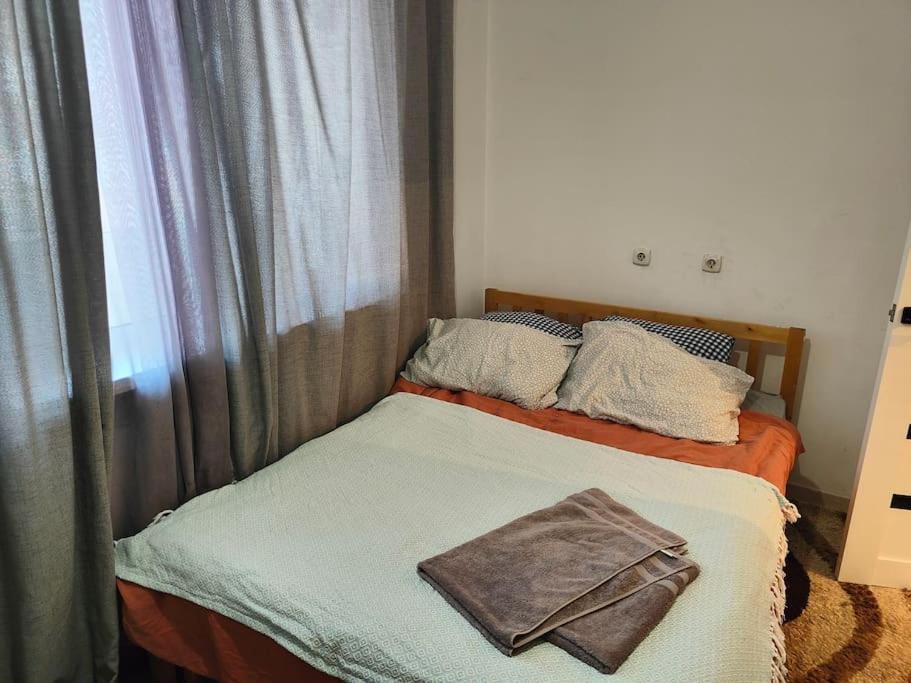 Cozy one bedroom apartment, 10 mins from Airport view 4