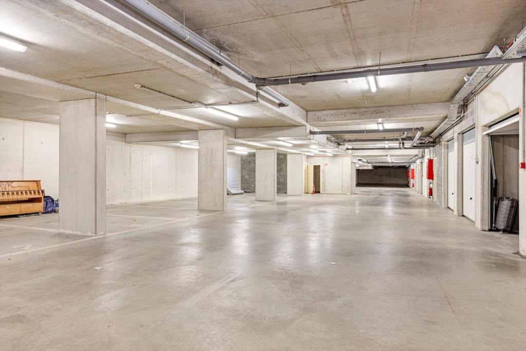 Ruim 3 slaapkamer appartement met parking nabij NATO