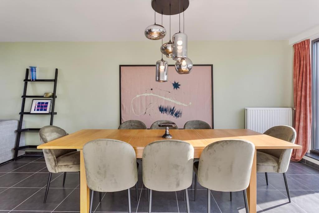 Ruim 3 slaapkamer appartement met parking nabij NATO