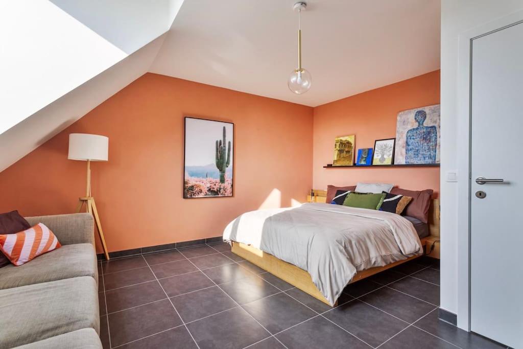 Ruim 3 slaapkamer appartement met parking nabij NATO