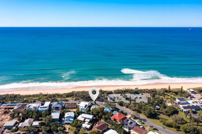 Funky Beachfront House Opposite Kawana Surf Club