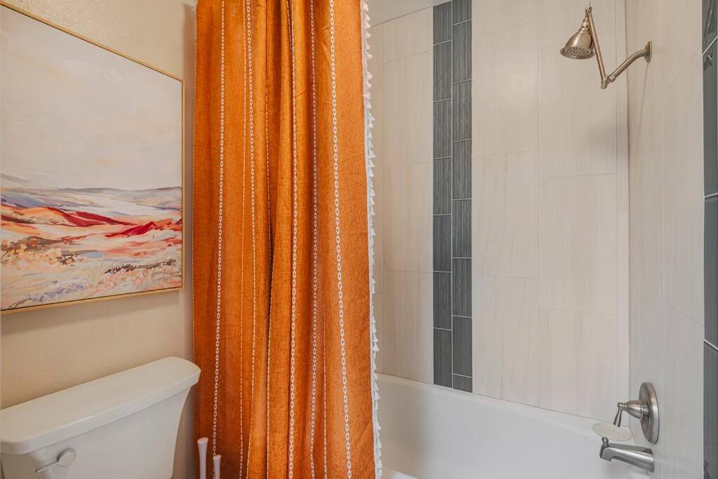 Chic 5 Bed Rooms Boho Retreat with - Games & Outdoor Movies! view 5
