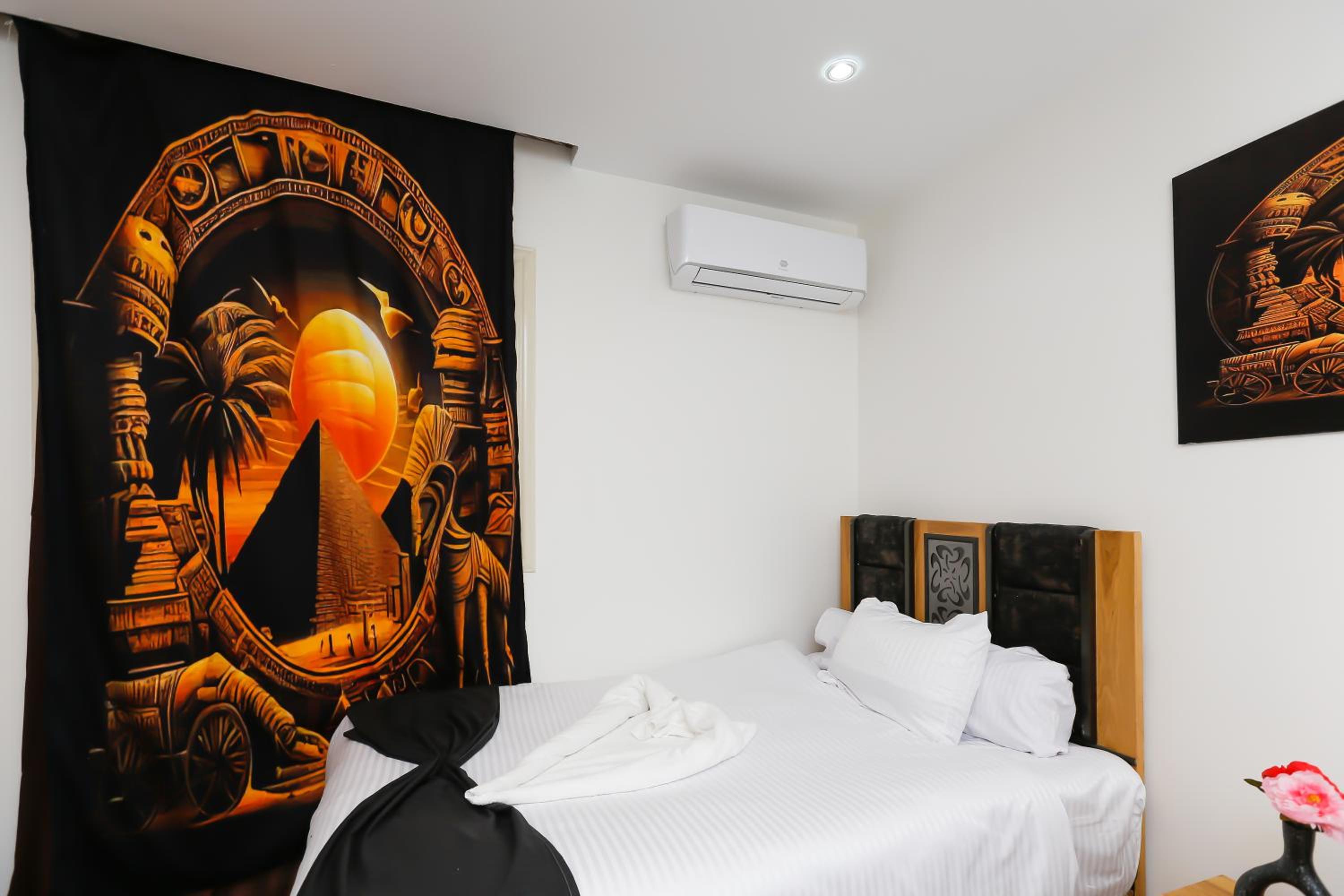 Paradise Pyramids View Inn Hotel