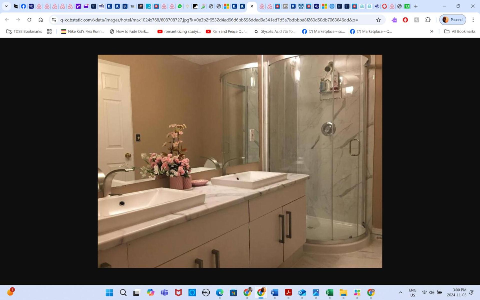 Master Bedroom private bathroom 23 minutes airport