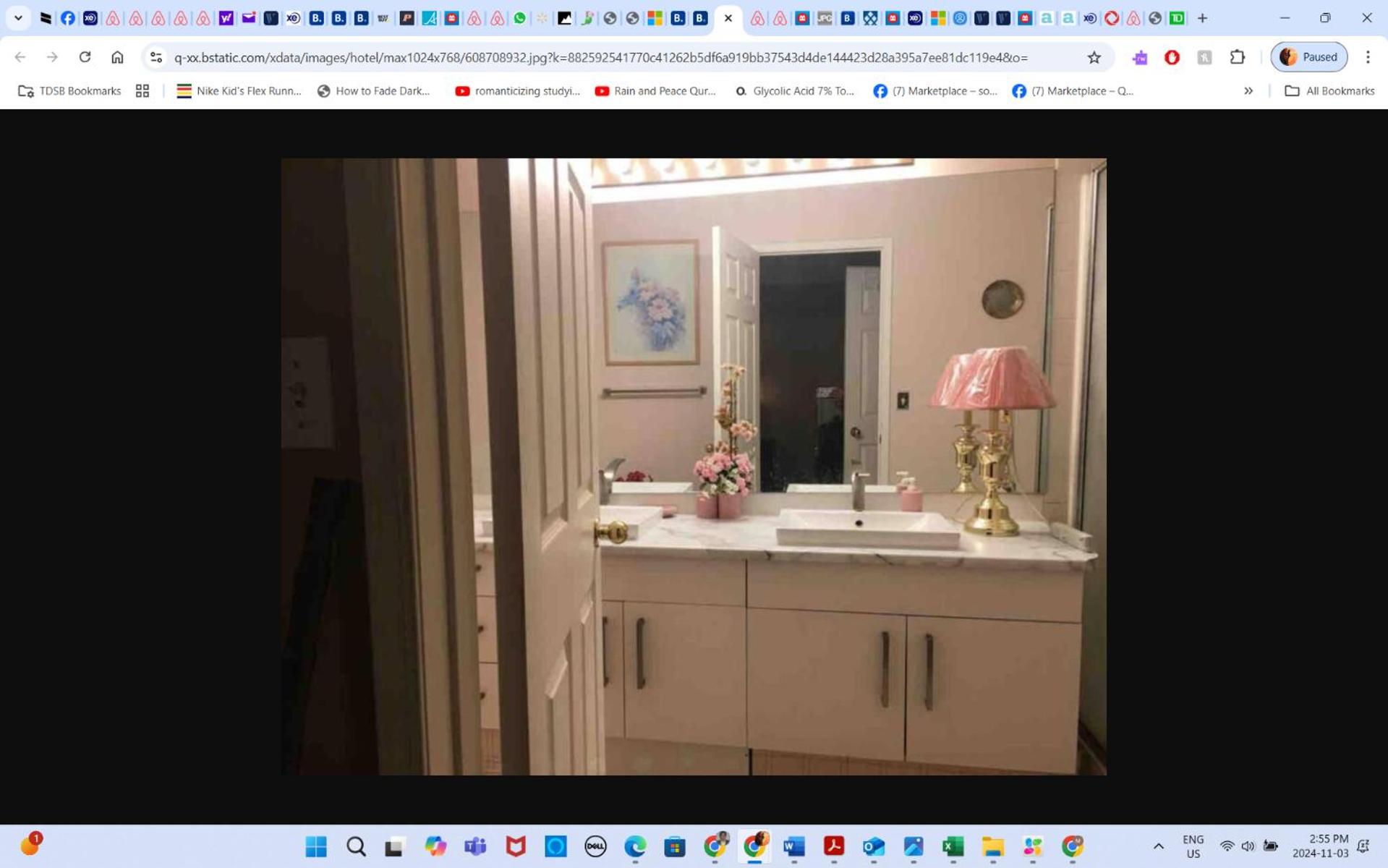 Master Bedroom private bathroom 23 minutes airport