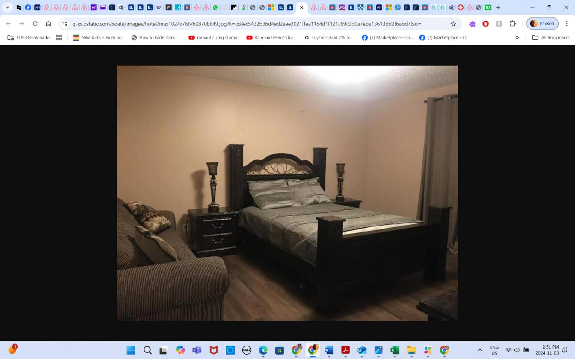 Master Bedroom private bathroom 23 minutes airport