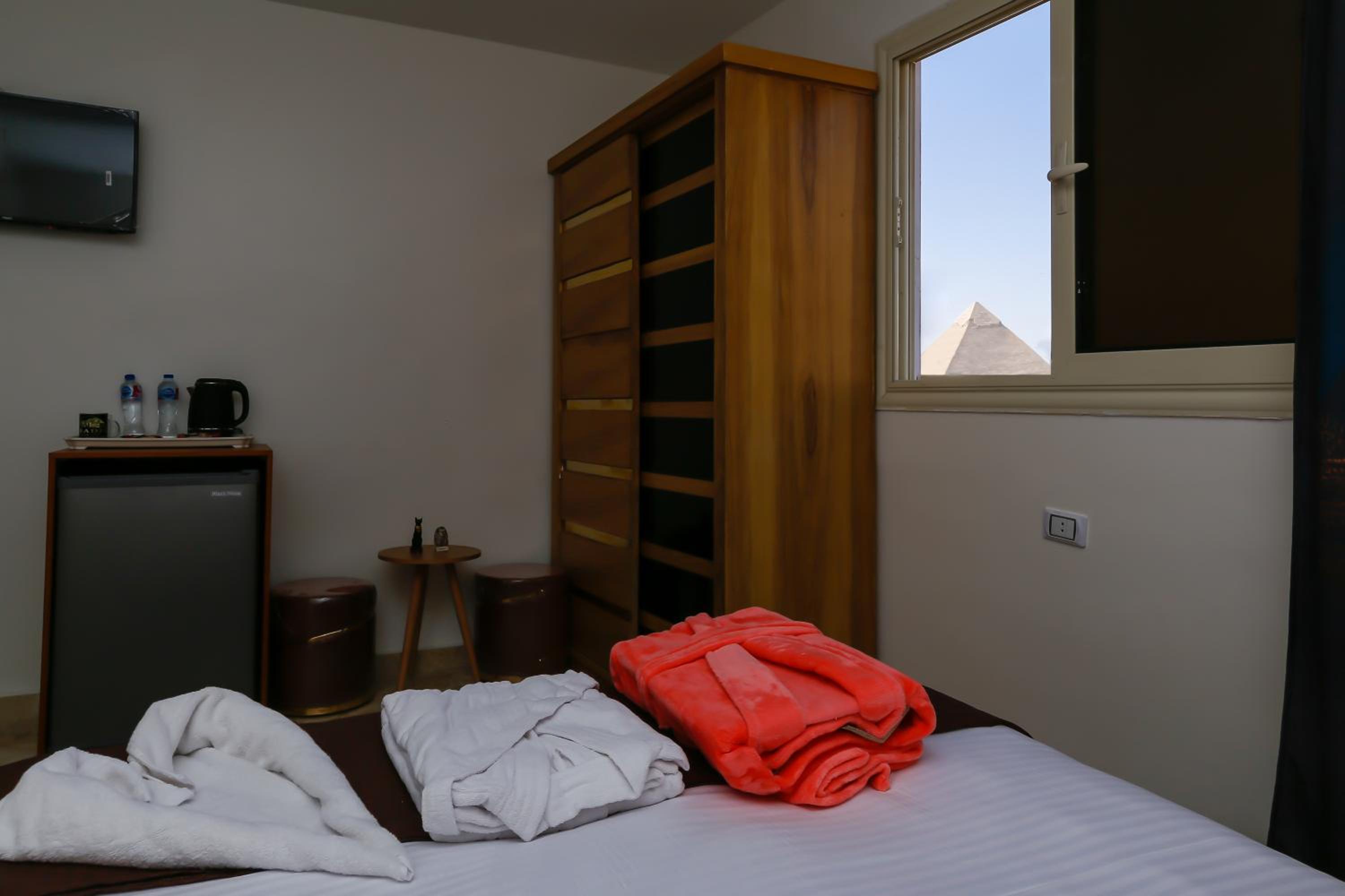 Paradise Pyramids View Inn Hotel