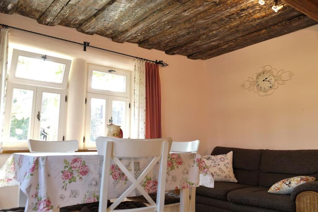 Fachwerkhaus mit rustikalem Weinkeller und Garten, ganze Unterkunft, gute Lage