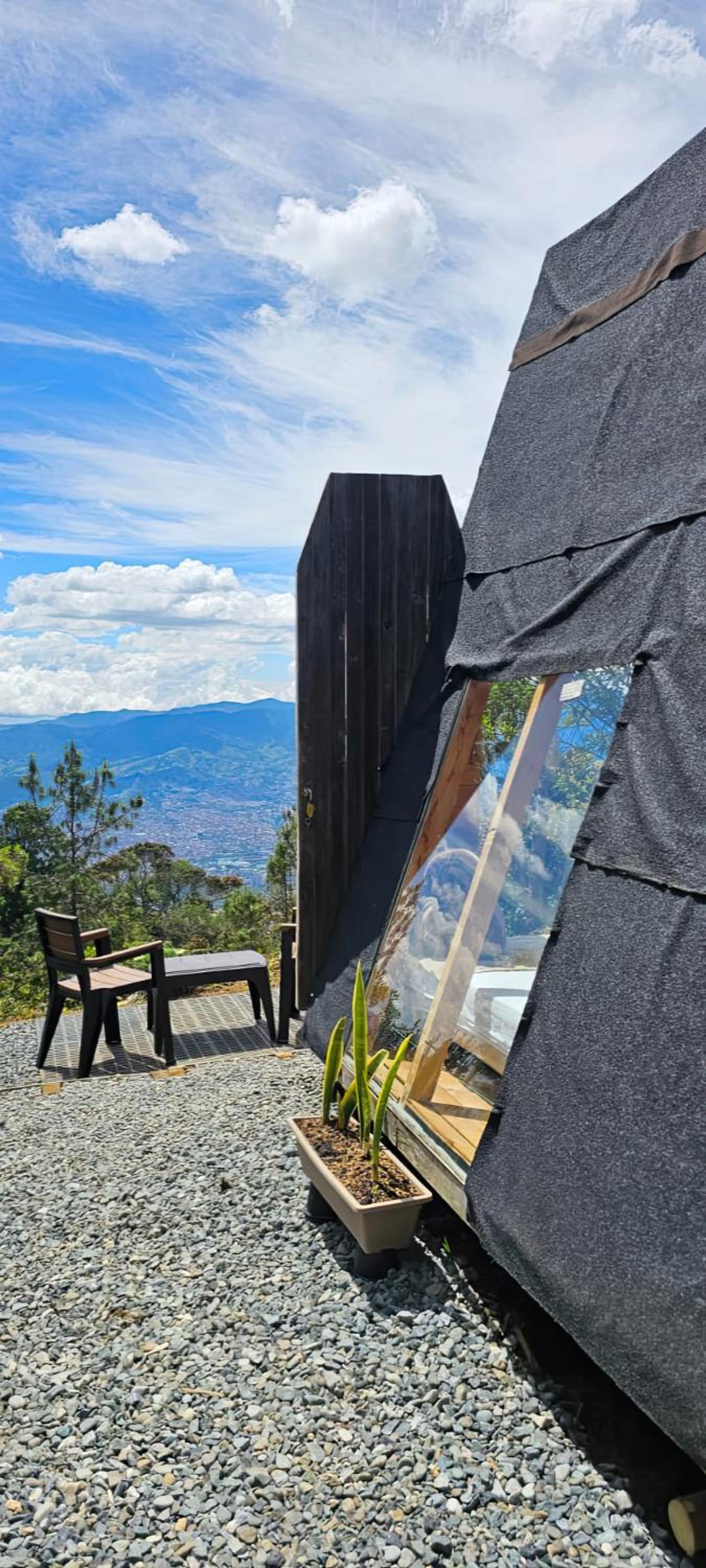 Glamping DESEO con Jacuzzi, Wifi, fogata y vistas de Medellín