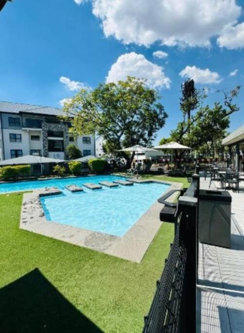 Luxe Corporate Escape in Midrand with Stunning Views view 2