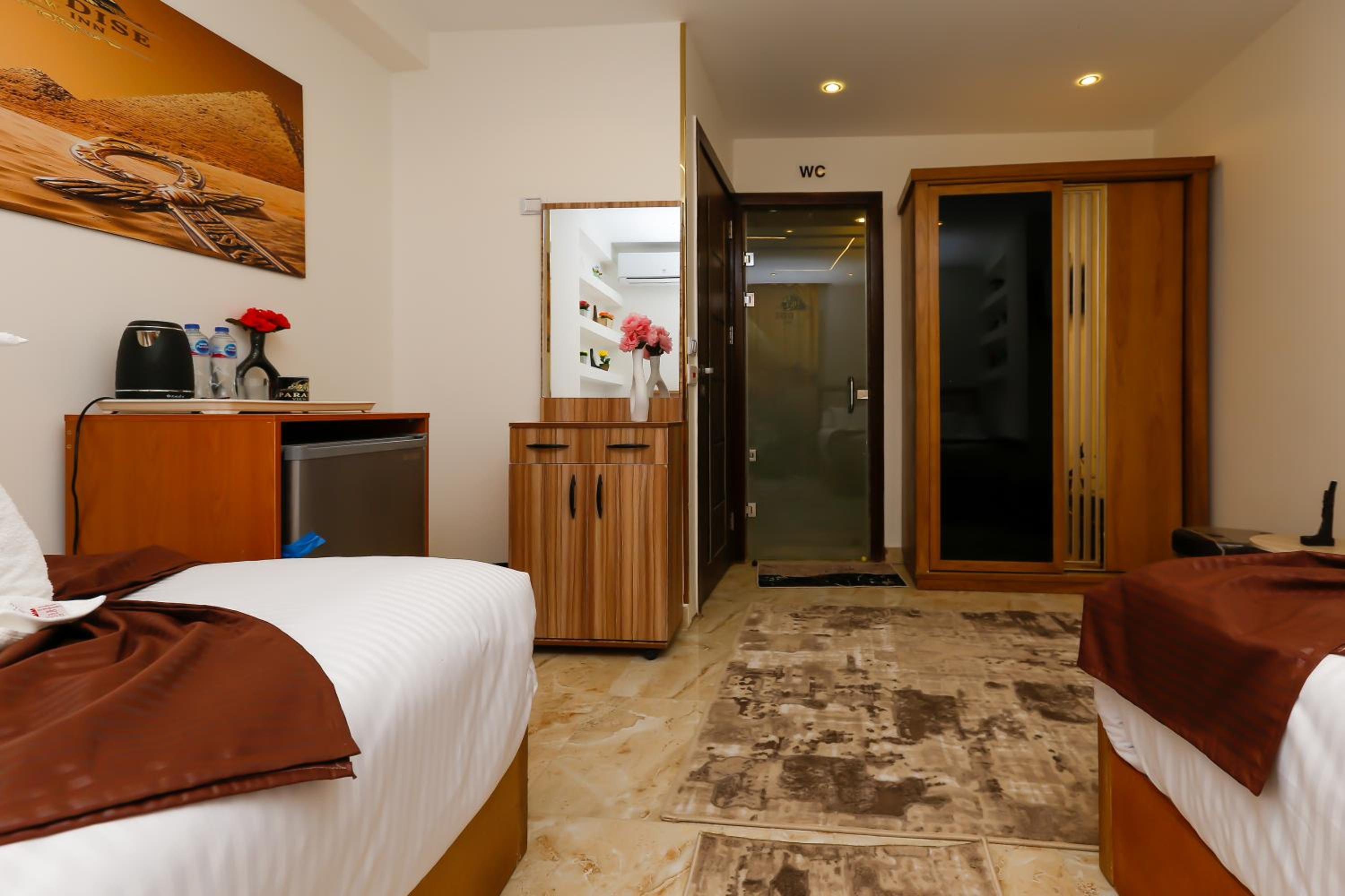 Paradise Pyramids View Inn Hotel