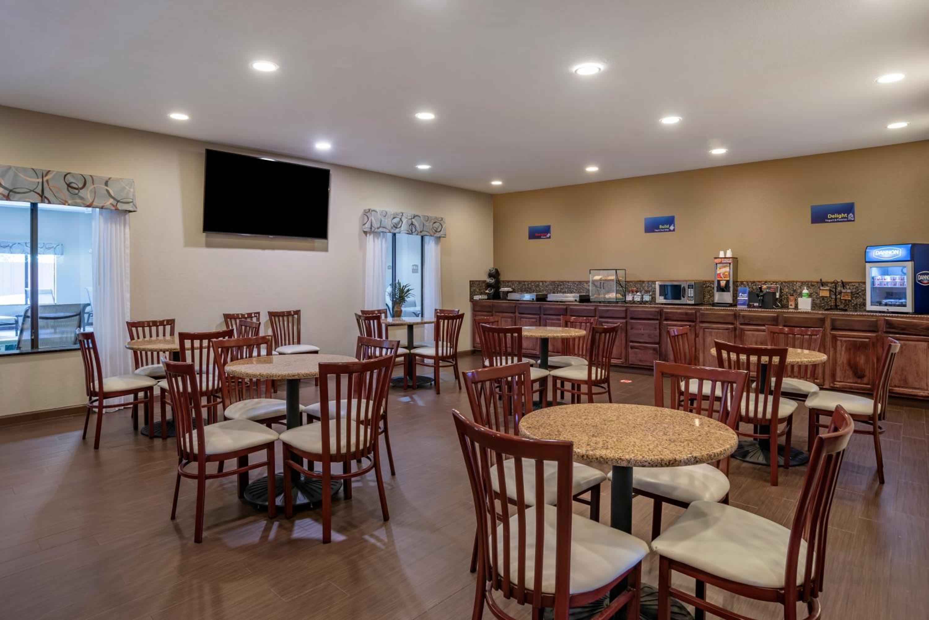 Troy Vacations - Best Western Troy Inn - Property Image 2