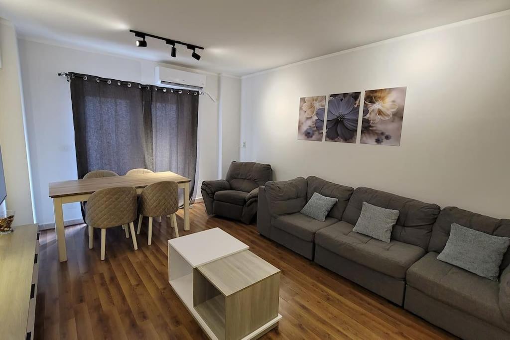Rehab Fancy Apartment With Garden View - New Cairo