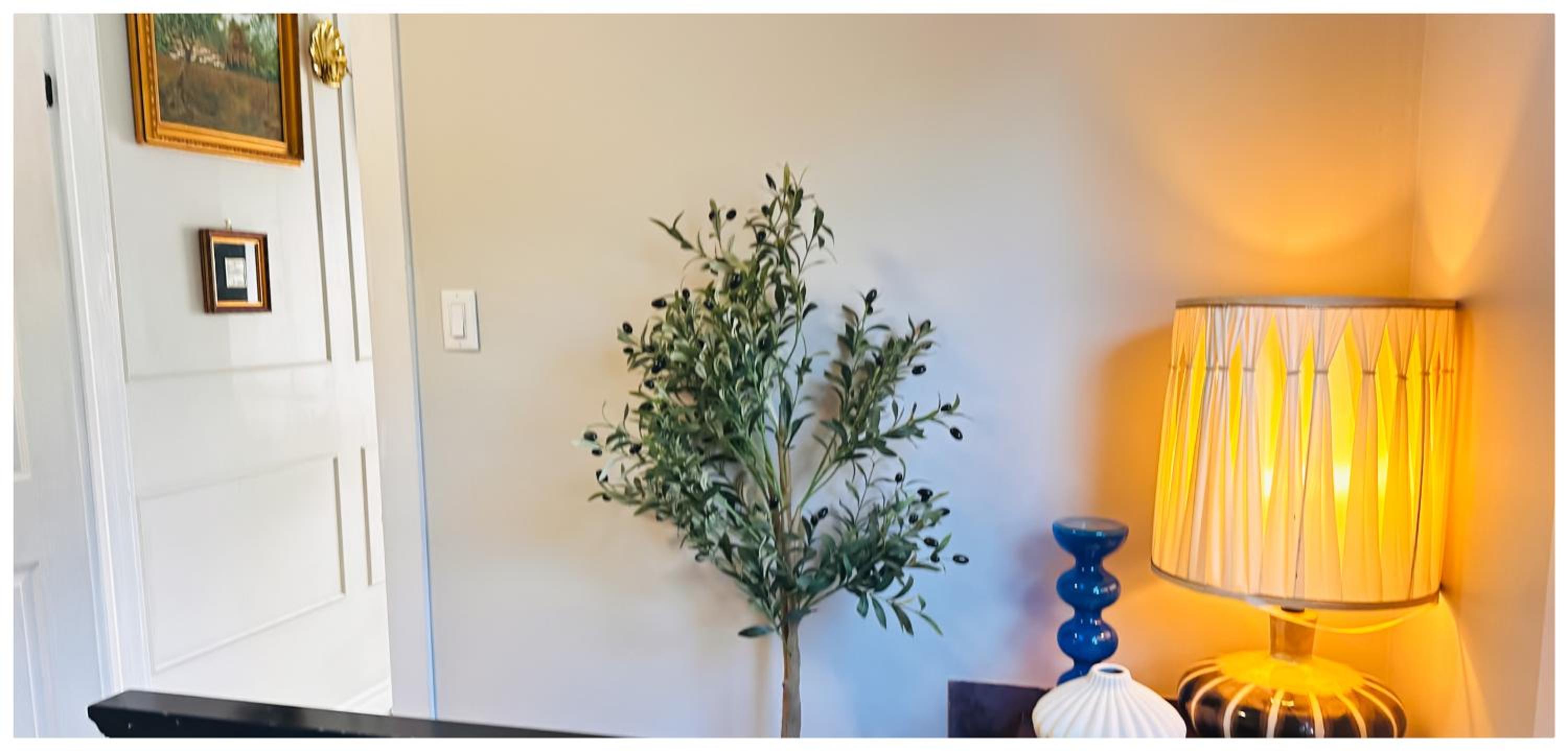 The Stays - Private Cozy 2BHR Apt on main floor