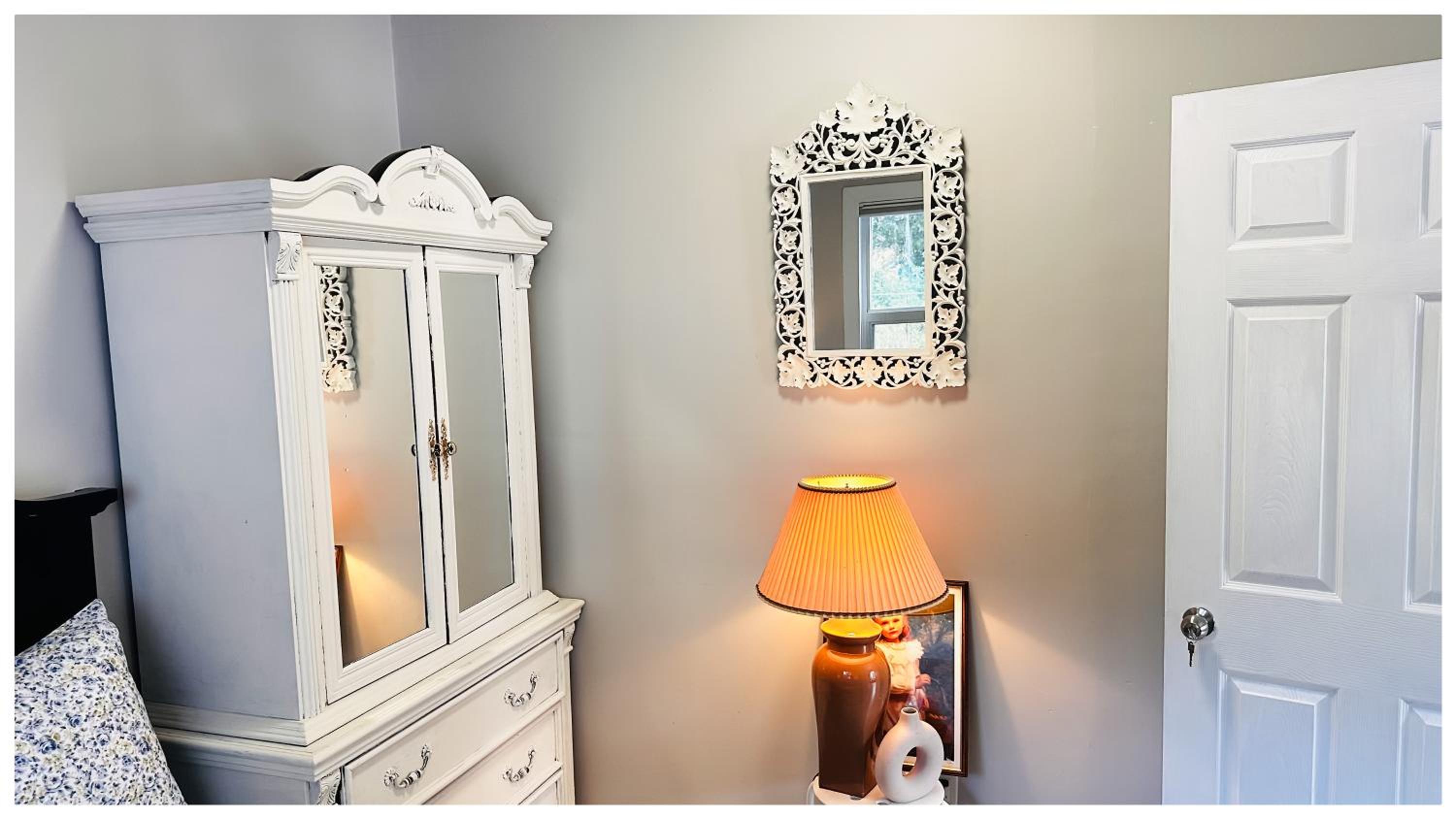The Stays - Private Cozy 2BHR Apt on main floor