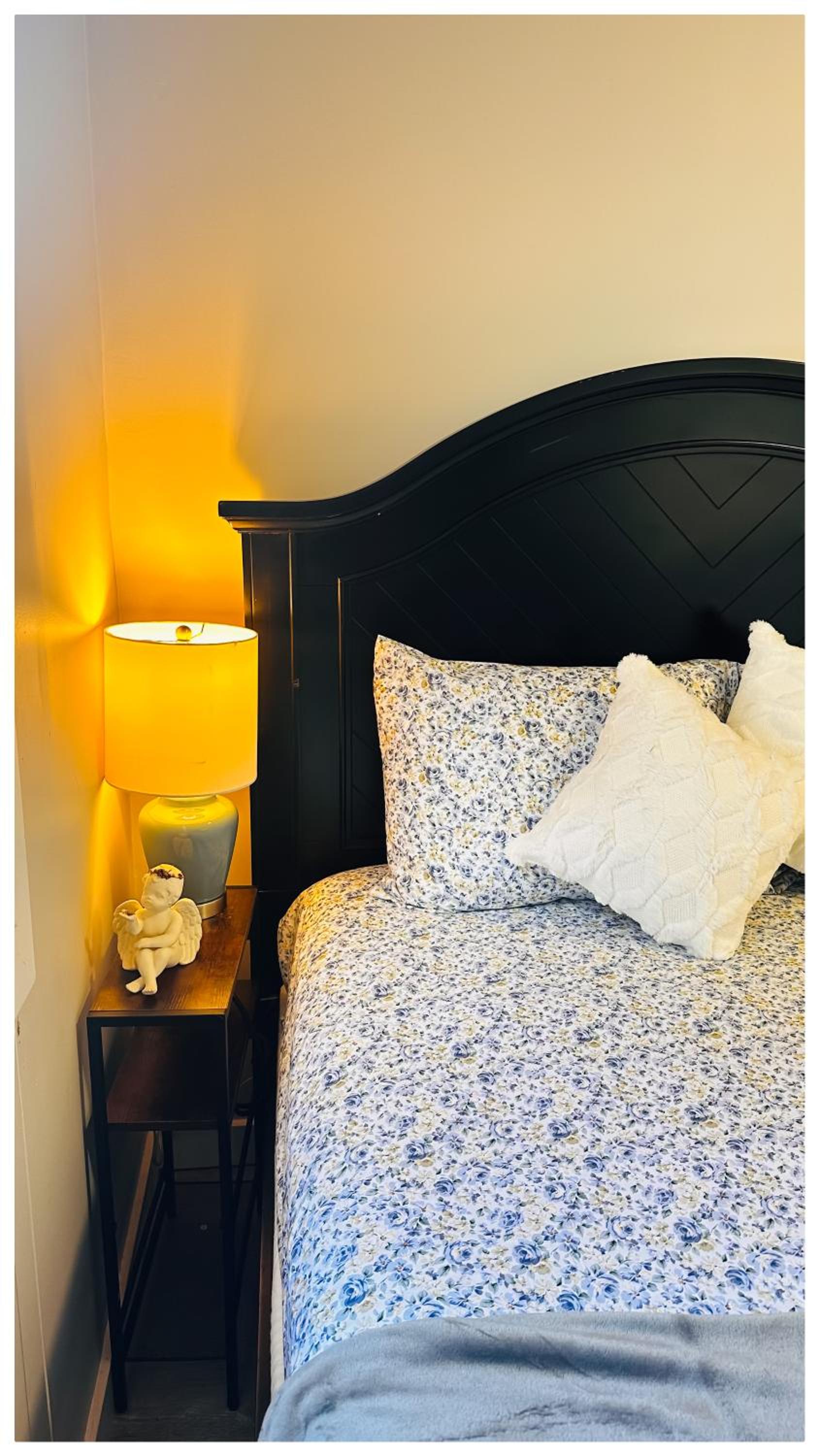 The Stays - Private Cozy 2BHR Apt on main floor