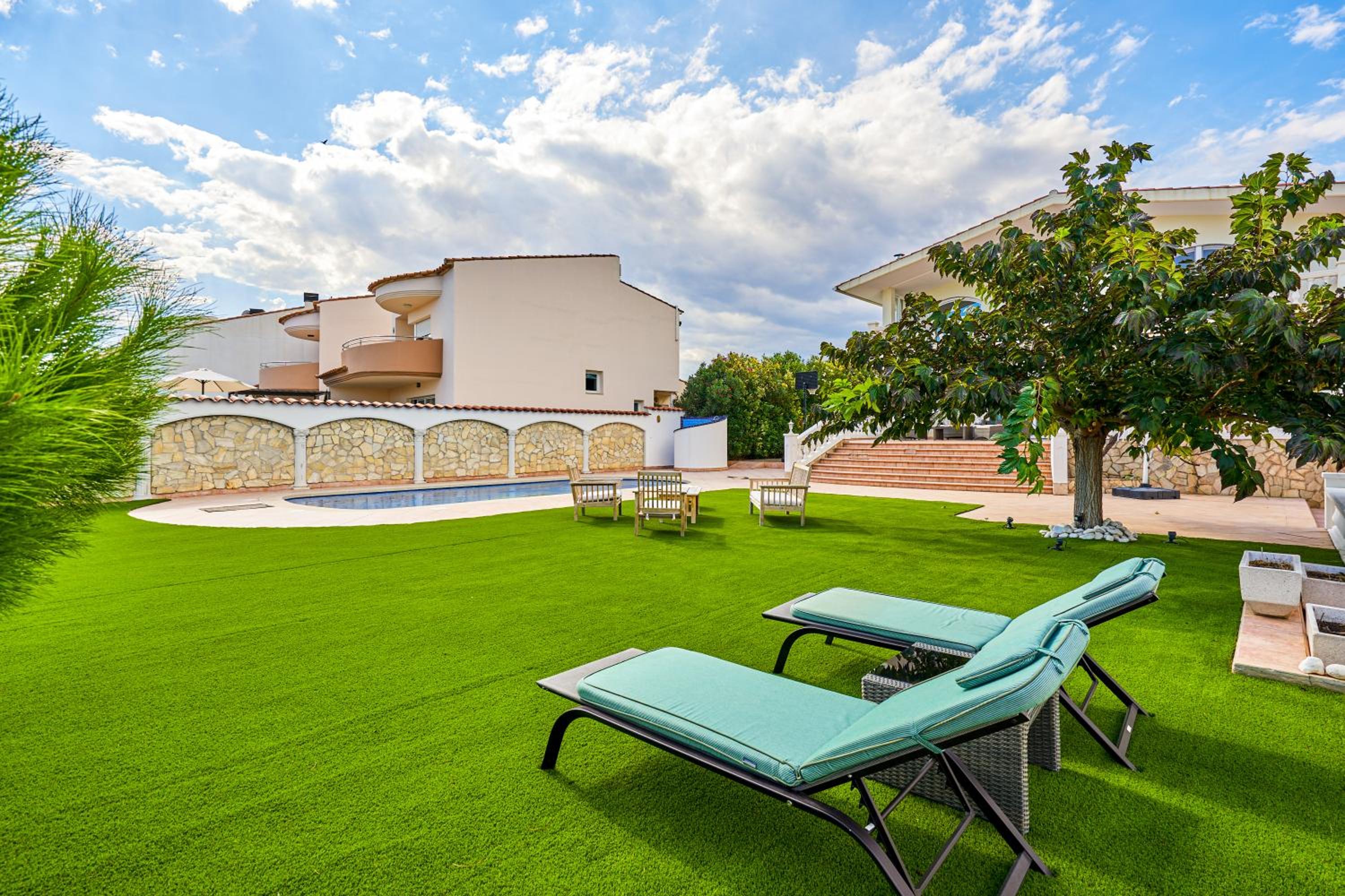 Villa Impresionante al Canal con Piscina
