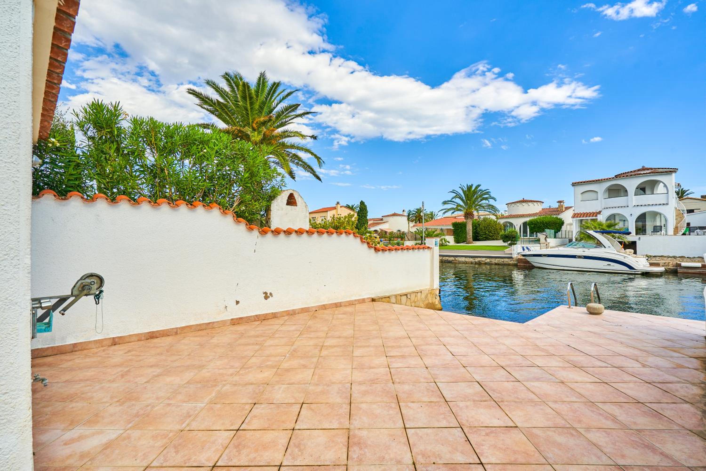 Villa Impresionante al Canal con Piscina