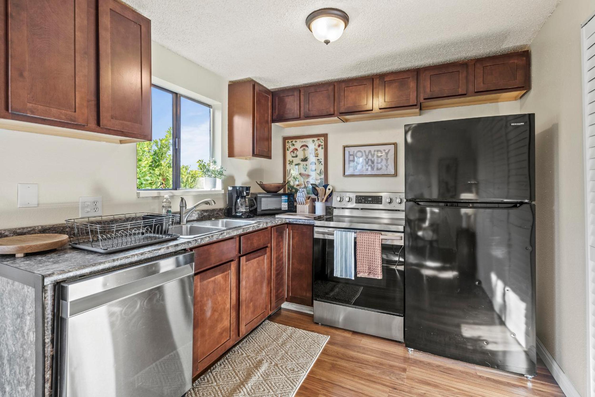 Medford Vacations - Medford Modern Condo with a Yard, Extended Stay Flexible Lease - Property Image 2