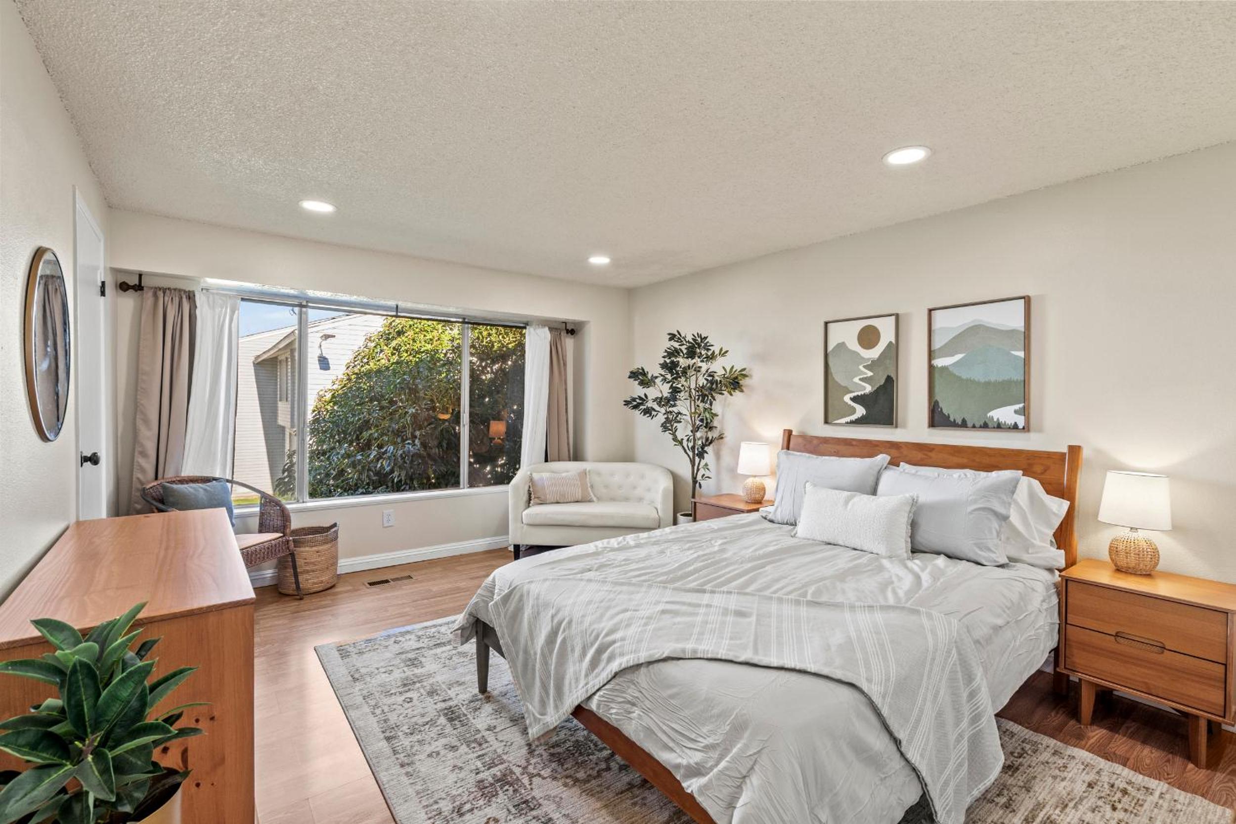 Medford Vacations - Medford Modern Condo with a Yard, Extended Stay Flexible Lease - Property Image 7