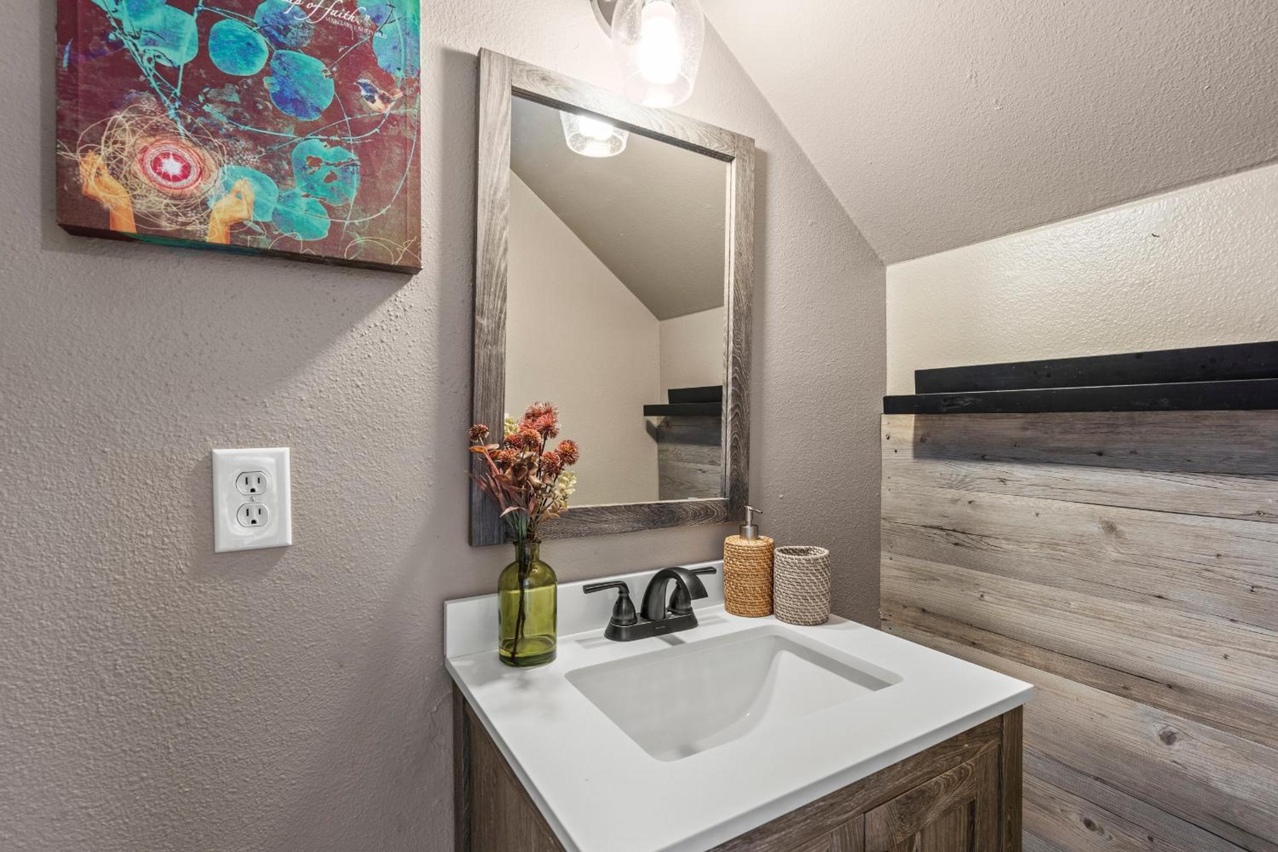 Medford Vacations - Medford Modern Condo with a Yard, Extended Stay Flexible Lease - Property Image 8