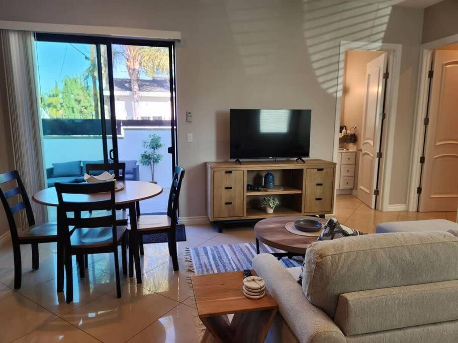 Spacious 1 Bed ADU in Encino, Home Away from Home