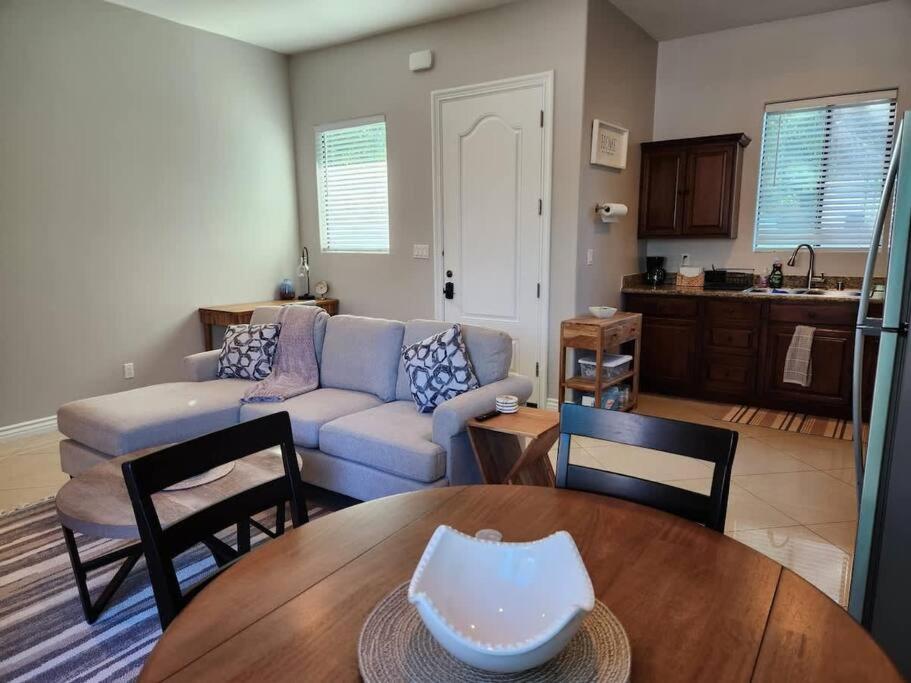 Spacious 1 Bed ADU in Encino, Home Away from Home