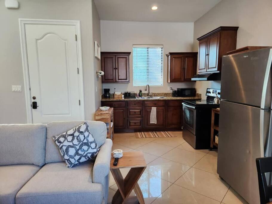 Spacious 1 Bed ADU in Encino, Home Away from Home