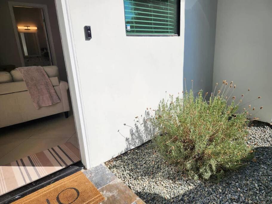 Spacious 1 Bed ADU in Encino, Home Away from Home