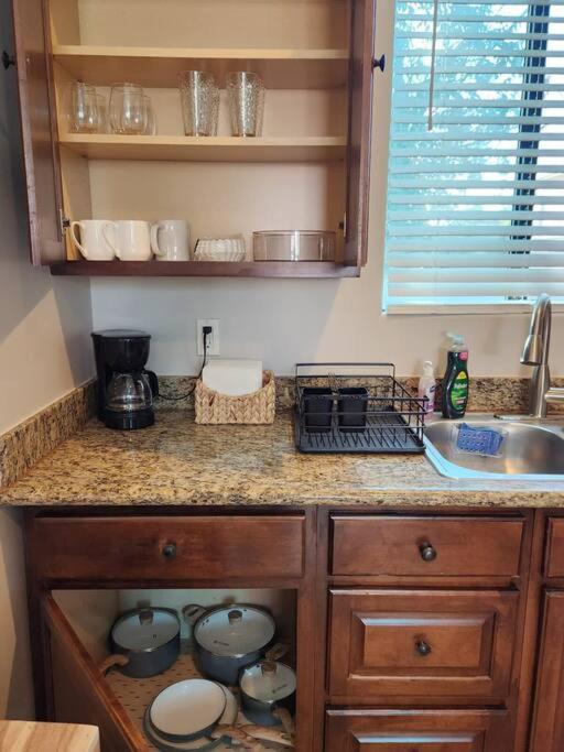 Spacious 1 Bed ADU in Encino, Home Away from Home