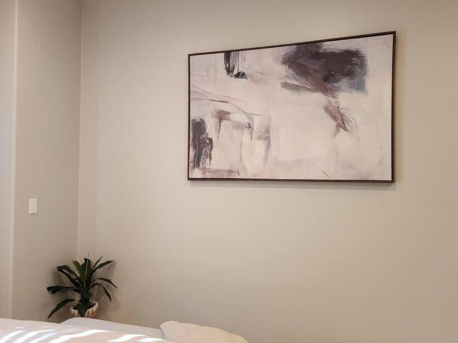 Spacious 1 Bed ADU in Encino, Home Away from Home